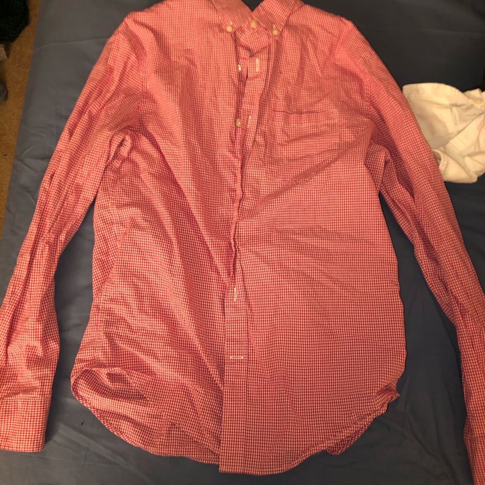 Size L men’s American eagle pink button down